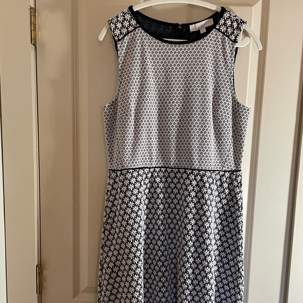 Loft by Ann Taylor dress, jumper style with zip back. Size 14